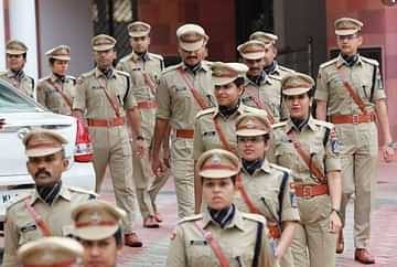 പൊലീസുകാര്ക്ക് വീട്ടിലെ വിശേഷദിവസങ്ങളില് ഇനി അവധി അനുവദിക്കും പൊലീസുകാര്ക്ക് വീട്ടിലെ വിശേഷദിവസങ്ങളില് ഇനി അവധി അനുവദിക്കും
