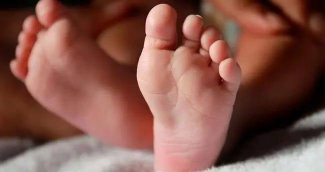 രണ്ടര വയസുകാരിയുടെ ആരോഗ്യസ്ഥിതിയിൽ പുരോഗതി; ചെറുതായി സംസാരിച്ച് തുടങ്ങി രണ്ടര വയസുകാരിയുടെ ആരോഗ്യസ്ഥിതിയിൽ പുരോഗതി; ചെറുതായി സംസാരിച്ച് തുടങ്ങി