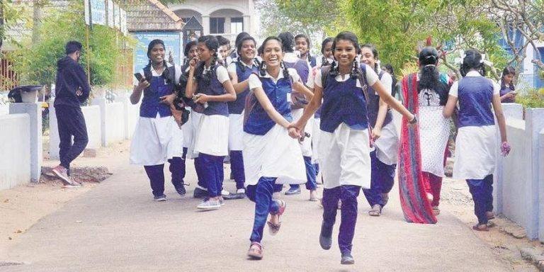 സംസ്ഥാനത്ത് സ്കൂളുകളും കോളജുകളും വീണ്ടും തുറക്കുന്നു,ഞായറാഴ്ച ആരാധനയ്ക്ക് അനുമതി സംസ്ഥാനത്ത് സ്കൂളുകളും കോളജുകളും വീണ്ടും തുറക്കുന്നു,ഞായറാഴ്ച ആരാധനയ്ക്ക് അനുമതി