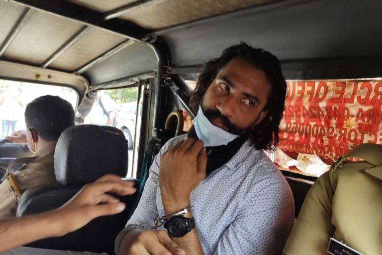 നാല് കോടിയുടെ തിമിംഗല ചർദ്ദിയും മയക്കുമരുന്നുമായി സിവിൽ എഞ്ചിനീയർ പിടിയിൽ നാല് കോടിയുടെ തിമിംഗല ചർദ്ദിയും മയക്കുമരുന്നുമായി സിവിൽ എഞ്ചിനീയർ പിടിയിൽ