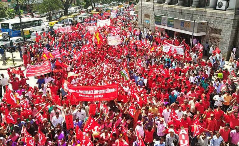 പൊതുപരിപാടികൾക്ക് 1500 ആളുകളെവരെ പങ്കെടുപ്പിക്കാം; നിയന്ത്രണൾ ഒഴിവാക്കി പൊതുപരിപാടികൾക്ക് 1500 ആളുകളെവരെ പങ്കെടുപ്പിക്കാം; നിയന്ത്രണൾ ഒഴിവാക്കി