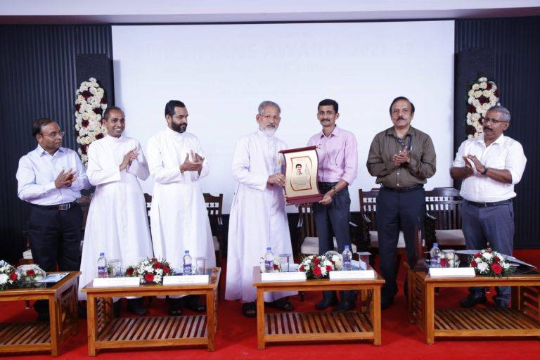 വിദ്യാർത്ഥിക്ക് സവിശേഷ ജ്ഞാന മേഖലയിലുള്ള താൽപര്യം ഉണർത്താൻ അധ്യാപകർക്ക് കഴിയണം: ഡോ എസ് ഉണ്ണികൃഷ്ണൻ വിദ്യാർത്ഥിക്ക് സവിശേഷ ജ്ഞാന മേഖലയിലുള്ള താൽപര്യം ഉണർത്താൻ അധ്യാപകർക്ക് കഴിയണം: ഡോ എസ് ഉണ്ണികൃഷ്ണൻ