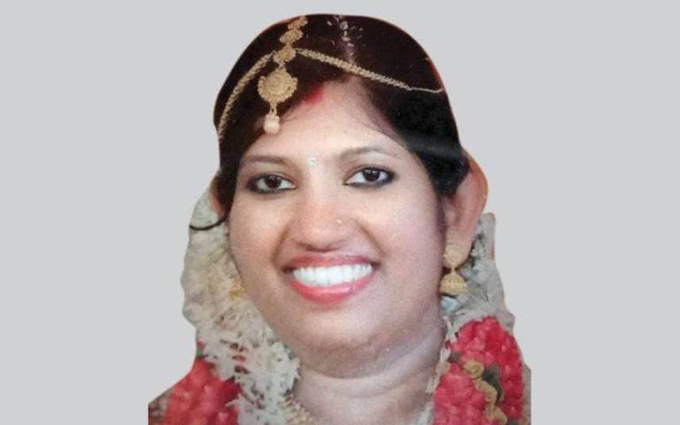 മലയാളി മാധ്യമപ്രവര്ത്തകയെ ബെംഗളൂരുവിലെ അപ്പാര്ട്ട്മെന്റില് മരിച്ച നിലയില് കണ്ടെത്തി മലയാളി മാധ്യമപ്രവര്ത്തകയെ ബെംഗളൂരുവിലെ അപ്പാര്ട്ട്മെന്റില് മരിച്ച നിലയില് കണ്ടെത്തി