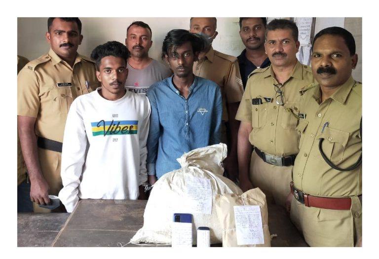 അടിമാലിയിൽ ഏഴ് കിലോ കഞ്ചാവുമായി രണ്ട് യുവാക്കൾ പിടിയിൽ അടിമാലിയിൽ ഏഴ് കിലോ കഞ്ചാവുമായി രണ്ട് യുവാക്കൾ പിടിയിൽ