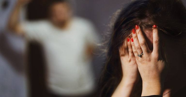 മീടു ആരോപണത്തിന് പിന്നാലെ കൊച്ചിയിലെ സെലിബ്രിറ്റി മേക്കപ്പ് ആർട്ടിസ്റ്റ് ദുബായിലേക്ക് കടന്നതായി വിവരം മീടു ആരോപണത്തിന് പിന്നാലെ കൊച്ചിയിലെ സെലിബ്രിറ്റി മേക്കപ്പ് ആർട്ടിസ്റ്റ് ദുബായിലേക്ക് കടന്നതായി വിവരം
