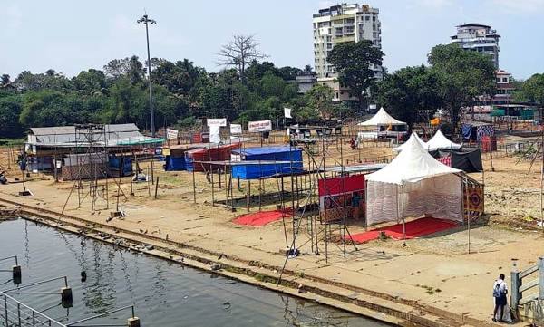 ആലുവ മണപ്പുറത്ത് ബലിതര്‍പ്പണത്തിന് പതിനായിരങ്ങളെത്തും