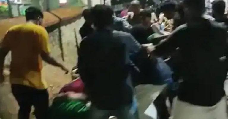 തിരുവനന്തപുരം ലോ കോളേജ് സംഘര്ഷം: എട്ട് എസ് എഫ് ഐ പ്രവര്ത്തകര്ക്കെതിരെ കേസ് തിരുവനന്തപുരം ലോ കോളേജ് സംഘര്ഷം: എട്ട് എസ് എഫ് ഐ പ്രവര്ത്തകര്ക്കെതിരെ കേസ്