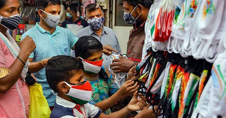സംസ്ഥാനത്ത് ഘട്ടംഘട്ടമായി മാസ്‌ക് ഒഴിവാക്കുന്നത് പരിഗണനയില്‍