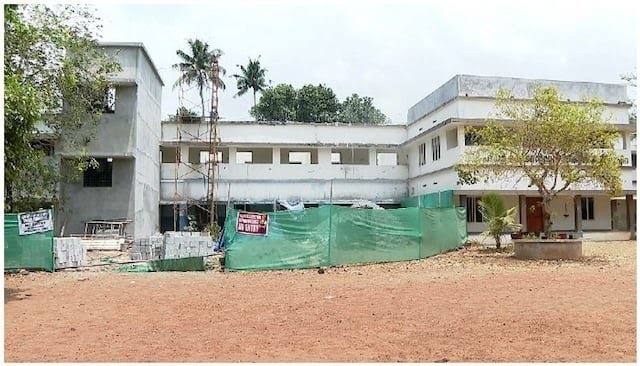 നിർമ്മിച്ച് ഒന്നര വർഷത്തിനുള്ളിൽ സ്കൂൾ കെട്ടിടം പൊളിച്ചു മാറ്റി നിർമ്മിച്ച് ഒന്നര വർഷത്തിനുള്ളിൽ സ്കൂൾ കെട്ടിടം പൊളിച്ചു മാറ്റി