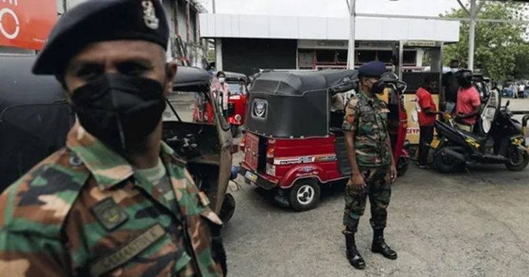 അനധികൃതമായി ഇന്ത്യയിലേക്ക് കടക്കാന്‍ ശ്രമിച്ച ആറ് ശ്രീലങ്കക്കാര്‍ പിടിയില്‍; ശ്രീലങ്കയില്‍ സാമ്പത്തിക പ്രതിസന്ധി രൂക്ഷം