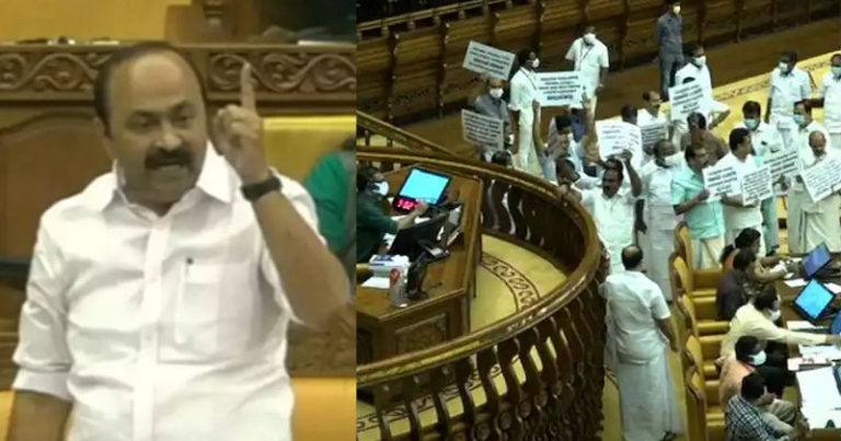 കെറെയിലില്‍ പ്രക്ഷുബ്ദമായി സഭ; പ്രതിപക്ഷം പ്ലക്കാര്‍ഡുമായി നടുത്തളത്തിലിറങ്ങി, സഭ നിര്‍ത്തിവച്ചു