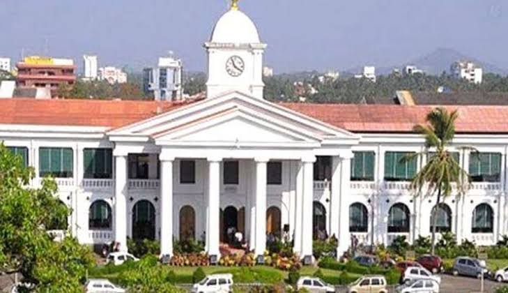 പഞ്ച് ചെയ്ത് സീറ്റില് നിന്നു മാറിനിന്നാല് അവധിയാകും; സെക്രട്ടറിയേറ്റ് ജീവനക്കാരെ സീറ്റിലിരുത്തി ജോലിചെയ്യിപ്പിക്കാന് അക്സസ് കണ്ട്രോള് സിസ്റ്റം പഞ്ച് ചെയ്ത് സീറ്റില് നിന്നു മാറിനിന്നാല് അവധിയാകും; സെക്രട്ടറിയേറ്റ് ജീവനക്കാരെ സീറ്റിലിരുത്തി ജോലിചെയ്യിപ്പിക്കാന് അക്സസ് കണ്ട്രോള് സിസ്റ്റം