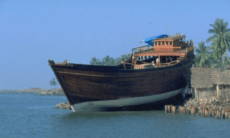 ലക്ഷദ്വീപിലേക്ക് പോകുകയായിരുന്ന ഉരു ബേപ്പൂരിൽ കടലിൽ മുങ്ങി ലക്ഷദ്വീപിലേക്ക് പോകുകയായിരുന്ന ഉരു ബേപ്പൂരിൽ കടലിൽ മുങ്ങി