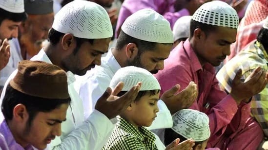 ചെറിയ പെരുന്നാള് പ്രമാണിച്ച് സംസ്ഥാനത്ത് നാളെയും അവധി ചെറിയ പെരുന്നാള് പ്രമാണിച്ച് സംസ്ഥാനത്ത് നാളെയും അവധി