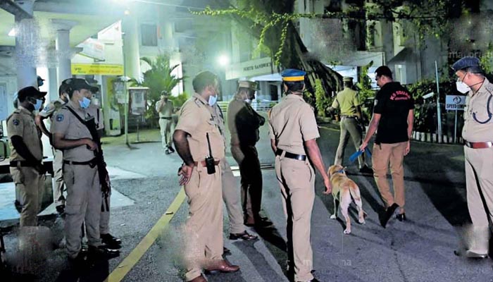 സെക്രട്ടേറിയറ്റിൽ ബോംബ് ഭീഷണി; രാത്രി വ്യാപക പരിശോധന ; ഒരാൾ പിടിയിൽ സെക്രട്ടേറിയറ്റിൽ ബോംബ് ഭീഷണി; രാത്രി വ്യാപക പരിശോധന ; ഒരാൾ പിടിയിൽ