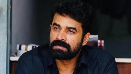 വിദേശത്തേക്ക് കടന്ന നടൻ വിജയ് ബാബു 30ന് കേരളത്തിൽ തിരിച്ചെത്തും വിദേശത്തേക്ക് കടന്ന നടൻ വിജയ് ബാബു 30ന് കേരളത്തിൽ തിരിച്ചെത്തും