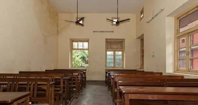 ഛത്തീസ്ഗഡിലെ മാവോയിസ്റ്റ് മേഖലകളിൽ 15 വർഷമായി അടഞ്ഞുകിടന്ന 260 സ്കൂളുകൾ തുറക്കുന്നു ഛത്തീസ്ഗഡിലെ മാവോയിസ്റ്റ് മേഖലകളിൽ 15 വർഷമായി അടഞ്ഞുകിടന്ന 260 സ്കൂളുകൾ തുറക്കുന്നു