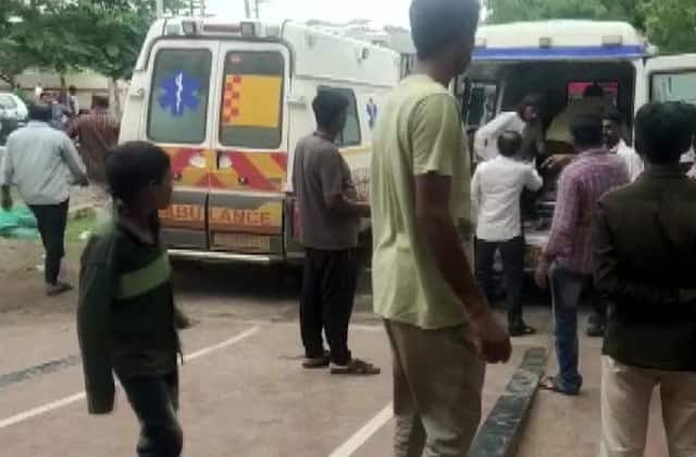 ഗുജറാത്തിലെ വിഷമദ്യ ദുരന്തം; മരണം 40 ആയി ഗുജറാത്തിലെ വിഷമദ്യ ദുരന്തം; മരണം 40 ആയി