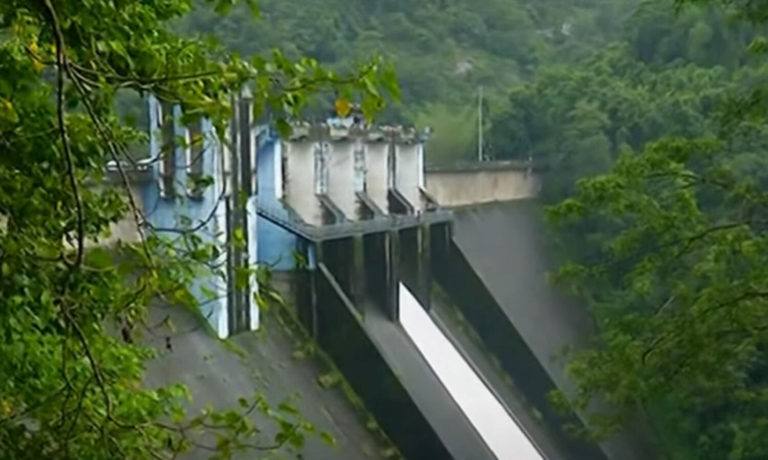 ജലനിരപ്പ് ഉയർന്നതോടെ ഇടമലയാർ ഡാമും തുറന്നു ജലനിരപ്പ് ഉയർന്നതോടെ ഇടമലയാർ ഡാമും തുറന്നു