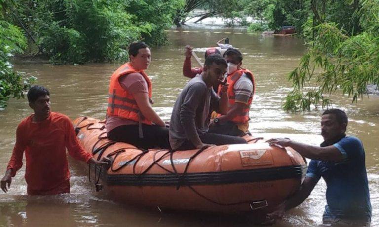 മൂവാറ്റുപുഴയാർ നിറഞ്ഞ് ഒഴുകി; നഗരത്തിലടക്കം താഴ്ന്ന പ്രദേശങ്ങൾ വെള്ളത്തിൽ മൂവാറ്റുപുഴയാർ നിറഞ്ഞ് ഒഴുകി; നഗരത്തിലടക്കം താഴ്ന്ന പ്രദേശങ്ങൾ വെള്ളത്തിൽ