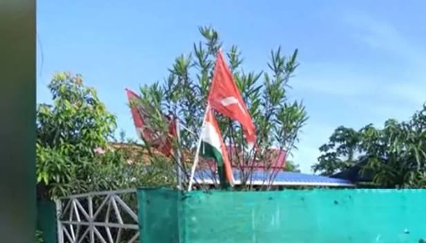 പാലക്കാട് സിപിഎം നേതാവ് ദേശീയ പതാകയോട് അനാദരവ്കാട്ടി പാലക്കാട് സിപിഎം നേതാവ് ദേശീയ പതാകയോട് അനാദരവ്കാട്ടി