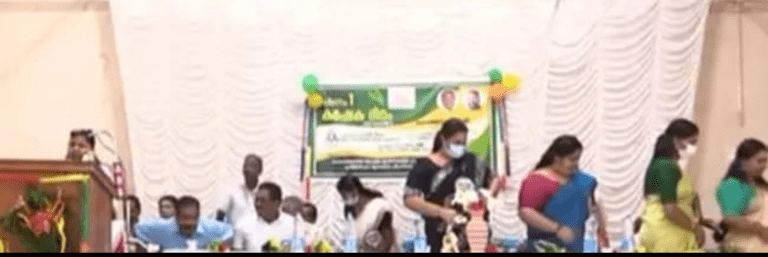കു​ന്ന​ത്തു​നാ​ട്ടി​ല്‍ ട്വ​ന്‍റി ട്വ​ന്‍റി​-​സി​പി​എം പോ​ര് മു​റു​കു​ന്നു; എം​എ​ല്‍​എ വേ​ദി​യി​ലേ​ക്ക് ക​യ​റിപ്പോൾ പ​ഞ്ചാ​യ​ത്ത് പ്ര​സി​ഡ​ൻ്റ് അ​ട​ക്ക​മു​ള്ള​വ​ര്‍ ഇ​റ​ങ്ങി​പ്പോ​യി