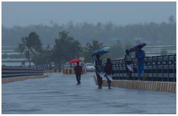 ആറു ജില്ലകളിലെ വിദ്യാഭ്യാസ സ്ഥാപനങ്ങള്ക്ക് ഇന്ന് അവധി ആറു ജില്ലകളിലെ വിദ്യാഭ്യാസ സ്ഥാപനങ്ങള്ക്ക് ഇന്ന് അവധി