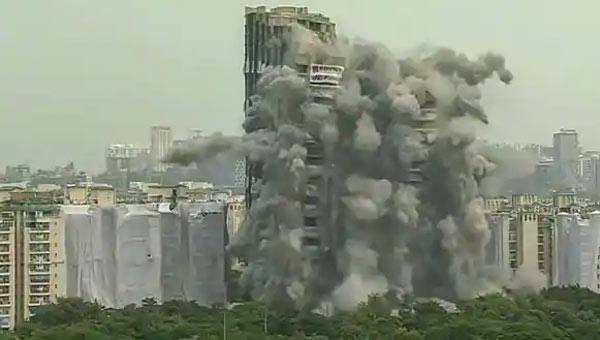 വെറും അഞ്ച് സെക്കന്ഡ്; നോയിഡയിലെ ഇരട്ട ടവര് നിയന്ത്രിത സ്ഫോടനത്തിലൂടെ തകര്ത്തു വെറും അഞ്ച് സെക്കന്ഡ്; നോയിഡയിലെ ഇരട്ട ടവര് നിയന്ത്രിത സ്ഫോടനത്തിലൂടെ തകര്ത്തു
