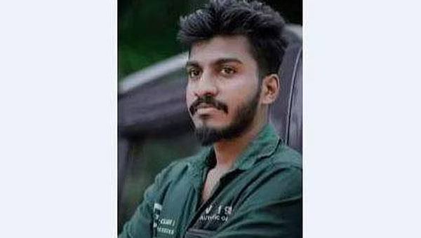 ബൈക്കില്‍ പോകുന്നതിനിടെ നായ കുറുകെ ചാടി; പരിക്കേറ്റ യുവാവ് മരിച്ചു