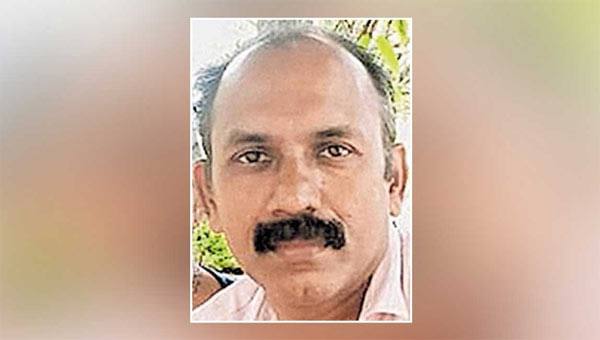 തെരുവുനായ കുറുകെ ചാടി; തൃശ്ശൂരില് ഓട്ടോറിക്ഷ മറിഞ്ഞ് ഡ്രൈവര് മരിച്ചു തെരുവുനായ കുറുകെ ചാടി; തൃശ്ശൂരില് ഓട്ടോറിക്ഷ മറിഞ്ഞ് ഡ്രൈവര് മരിച്ചു