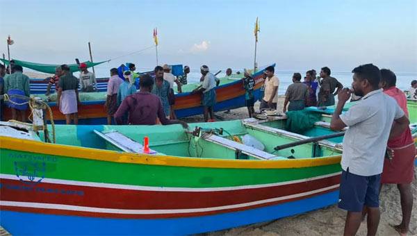 മാരാരിക്കുളത്ത് വള്ളം മറിഞ്ഞ് മത്സ്യത്തൊഴിലാളികള്ക്ക് പരിക്ക് മാരാരിക്കുളത്ത് വള്ളം മറിഞ്ഞ് മത്സ്യത്തൊഴിലാളികള്ക്ക് പരിക്ക്