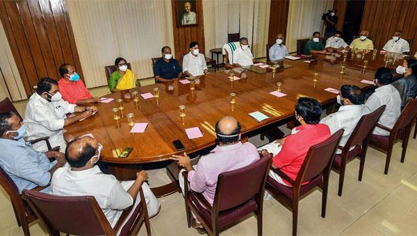 മുഖ്യമന്ത്രിയും മന്ത്രിമാരും വിദേശ സന്ദര്ശനത്തിന്; രണ്ടാഴ്ച നീളുന്ന യൂറോപ്യന് യാത്ര ഒക്ടോബര് ആദ്യം മുഖ്യമന്ത്രിയും മന്ത്രിമാരും വിദേശ സന്ദര്ശനത്തിന്; രണ്ടാഴ്ച നീളുന്ന യൂറോപ്യന് യാത്ര ഒക്ടോബര് ആദ്യം