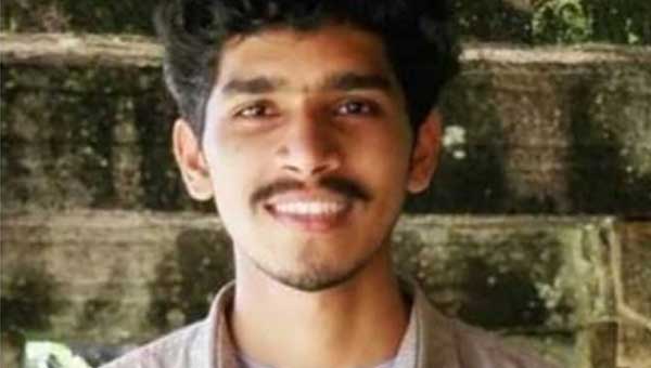 കണ്ണൂരില് നീന്തല് പരിശീലനത്തിനിടെ യുവാവ് കുളത്തില് മുങ്ങിമരിച്ചു കണ്ണൂരില് നീന്തല് പരിശീലനത്തിനിടെ യുവാവ് കുളത്തില് മുങ്ങിമരിച്ചു