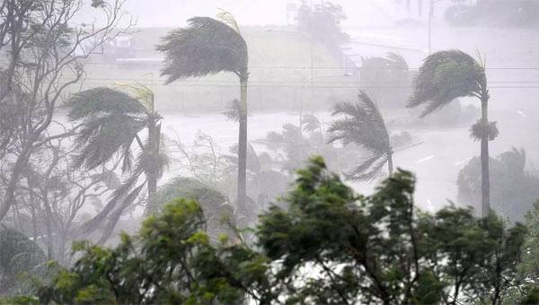ചാലക്കുടിയില് ചുഴലിക്കാറ്റ്; വ്യാപകനാശനഷ്ടം ചാലക്കുടിയില് ചുഴലിക്കാറ്റ്; വ്യാപകനാശനഷ്ടം