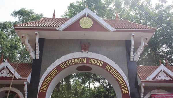 ദേവസ്വം ബോര്ഡിന്റെ പേരില് തൊഴില് തട്ടിപ്പ്: മുഖ്യപ്രതിയെ സഹായിച്ച മൂന്ന് ഗ്രേഡ് എസ്.ഐമാര്ക്ക് സസ്പെന്ഷന് ദേവസ്വം ബോര്ഡിന്റെ പേരില് തൊഴില് തട്ടിപ്പ്: മുഖ്യപ്രതിയെ സഹായിച്ച മൂന്ന് ഗ്രേഡ് എസ്.ഐമാര്ക്ക് സസ്പെന്ഷന്