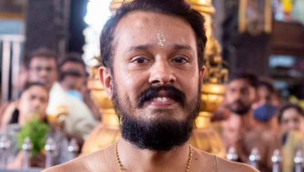 ഡോ.കക്കാട് കിരണ്‍ ആനന്ദ് നമ്പൂതിരി ഗുരുവായൂര്‍ മേല്‍ശാന്തി