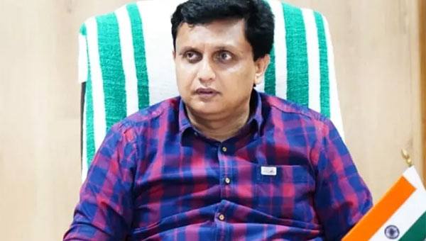 മഴയത്ത് അറ്റകുറ്റപ്പണികള്ക്ക് തടസ്സമുണ്ടാകും; കാലാവസ്ഥാ മാറ്റം അനുസരിച്ച് റോഡ് നിര്മ്മാണത്തില് മാറ്റം വരണമെന്ന് മന്ത്രി മഴയത്ത് അറ്റകുറ്റപ്പണികള്ക്ക് തടസ്സമുണ്ടാകും; കാലാവസ്ഥാ മാറ്റം അനുസരിച്ച് റോഡ് നിര്മ്മാണത്തില് മാറ്റം വരണമെന്ന് മന്ത്രി