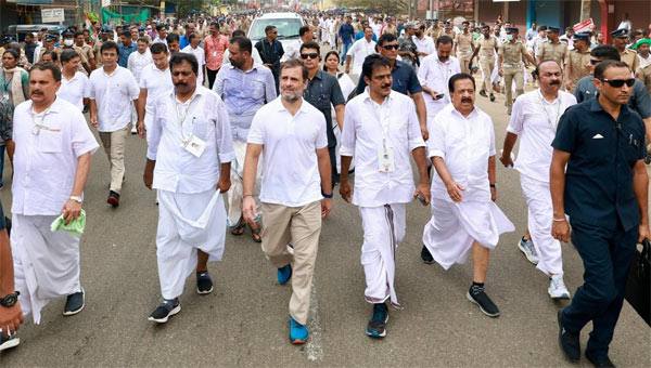 ഭാരത് ജോഡോ യാത്രയില് വീണ്ടും പോക്കറ്റടി; ആലപ്പുഴ ഡിസിസി പ്രസിഡന്റിന്റെ 5,000 രൂപ നഷ്ടമായി ഭാരത് ജോഡോ യാത്രയില് വീണ്ടും പോക്കറ്റടി; ആലപ്പുഴ ഡിസിസി പ്രസിഡന്റിന്റെ 5,000 രൂപ നഷ്ടമായി