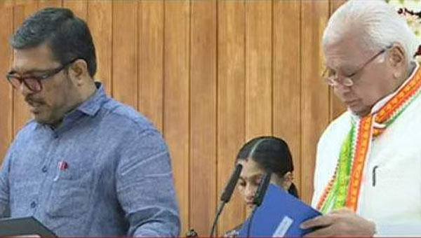 എം.ബി.രാജേഷ് മന്ത്രിയായി സത്യപ്രതിജ്ഞ ചെയ്തു എം.ബി.രാജേഷ് മന്ത്രിയായി സത്യപ്രതിജ്ഞ ചെയ്തു