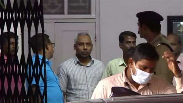 അബ്ദുല് സത്താറിനെ കസ്റ്റഡിയില് വേണമെന്ന് എന്ഐഎ; സംസ്ഥാന സെക്രട്ടറി ഇപ്പോഴും ഒളിവില്, പോപ്പുലര് ഫ്രണ്ടിന്റെ ആസ്തികള് കണ്ടെത്താന് നടപടി അബ്ദുല് സത്താറിനെ കസ്റ്റഡിയില് വേണമെന്ന് എന്ഐഎ; സംസ്ഥാന സെക്രട്ടറി ഇപ്പോഴും ഒളിവില്, പോപ്പുലര് ഫ്രണ്ടിന്റെ ആസ്തികള് കണ്ടെത്താന് നടപടി